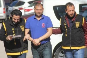 Sahte psikiyatrist &ouml;nce tecav&uuml;z etti, sonra şantaj yaptı
