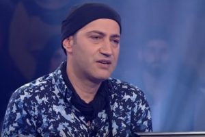Kazandığı &ouml;d&uuml;l&uuml; şehit ailesine bağışladı