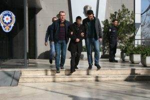 Bursa'da yardım bahanesiyle temizlik iş&ccedil;ilerini dolandırdı