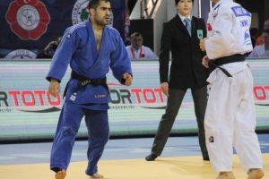 Milli sporcu Bekir &Ouml;zl&uuml; k&uuml;rs&uuml;den inmiyor