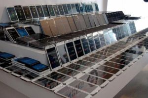 İstanbul'da ka&ccedil;ak cep telefonu operasyonu