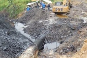Peru'da 3 bin varil petrol Amazon'da iki nehire sızdı