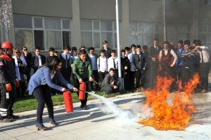 Bursa'da lisede deprem ve yangın tatbikatı
