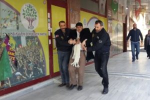 Kocaeli'de ter&ouml;r operasyonu: 22 g&ouml;zaltı