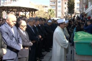 B&uuml;lent Arın&ccedil; ağabeyine veda etti