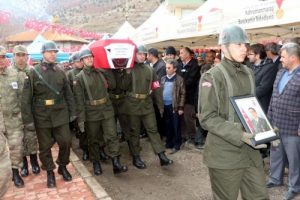 Kazada şehit olan astsubay toprağa verildi