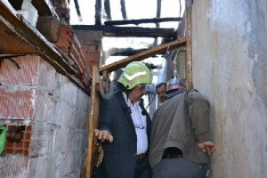 Yangında bedensel engelli 1 kişi &ouml;ld&uuml;, 5 kişi yaralı kurtuldu