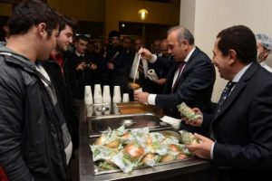 Ordu'da k&uuml;t&uuml;phanede ders &ccedil;alışanlara &uuml;cretsiz &ccedil;orba