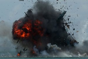 Endonezya'da yasadışı balık avlayan tekneler batırıldı