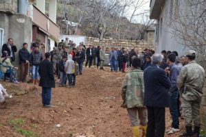 Besnili şehit uzman &ccedil;avuşun baba evine ateş d&uuml;şt&uuml;