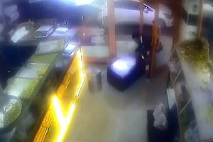 Şanlıurfa'da fırındaki kasayı &ccedil;alan 2 kişi yakalandı