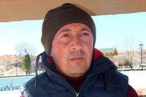 Belediyenin işten &ccedil;ıkardığı iş&ccedil;i a&ccedil;lık grevine başladı