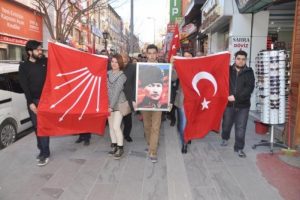 Kırıkkale'de CHP'den şehitlere saygı y&uuml;r&uuml;y&uuml;ş&uuml;