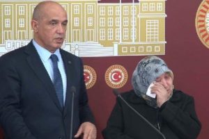 Kızının &ouml;ld&uuml;r&uuml;lmesini Meclis'te g&ouml;zyaşlarıyla anlattı