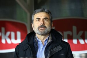 Aykut Kocaman futbolcularını tebrik etti!