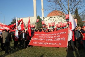 Bursa'da iş&ccedil;ilerden kiralık iş&ccedil;i ve kıdem tazminatı eylemi