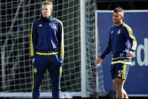Robin Van Persie, b&uuml;t&uuml;n hocalarıyla aynı sorunları yaşıyor