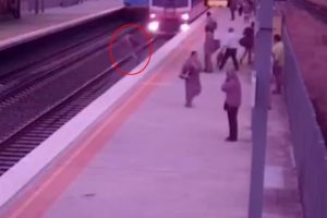 Metroda &ouml;l&uuml;mle burun buruna