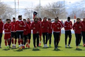 Mesut Bakkal taraftardan destek istedi