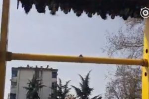 D&ouml;nme dolap benzeri makineden d&uuml;şerek &ouml;ld&uuml;