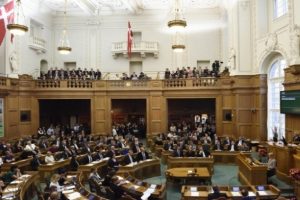 Danimarka'da h&uuml;k&uuml;met krizi patlak verdi