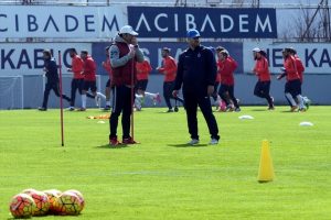 Trabzonspor'da Osmanlıspor ma&ccedil;ı hazırlıklarını s&uuml;rd&uuml;rd&uuml;