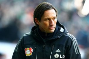 Bayer Leverkusen'in hocası Roger Schmidt'e 5 ma&ccedil; ceza verildi