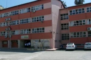M&uuml;d&uuml;r yardımcısından &ouml;ğrenciye: 'Bu bacaklarla otobana &ccedil;ık sen'
