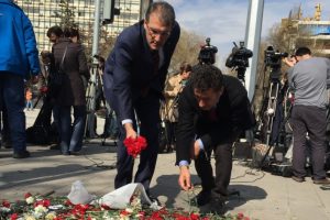 CHP Bursa Milletvekillerinden ter&ouml;r kurbanlarının anısına karanfil