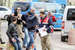 Şanlıurfa'da uyuşturucu operasyonu: 5 g&ouml;zaltı