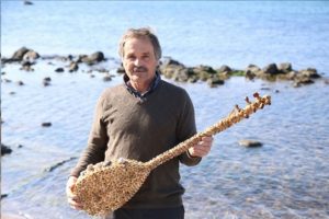 Ordu'da bin salyangoz kabuğu ile bağlama yaptı