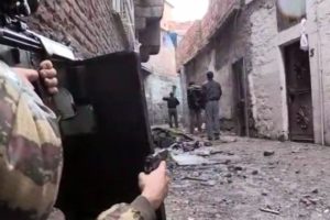 Sur'da k&ouml;şeye sıkışan ter&ouml;ristler b&ouml;yle teslim oldu