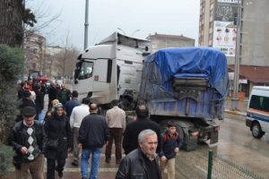 Kocaeli'de 5 ara&ccedil; birbirine girdi: 1 yaralı