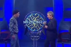 &Ouml;d&uuml;l&uuml;n&uuml; şehit ailesine bağışladı