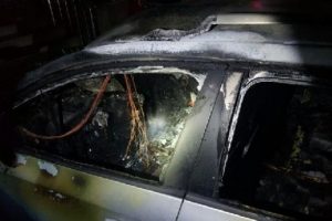 Kosova'da bakanın aracına molotoflu saldırı
