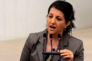 Etekli ter&ouml;ristler Meclis'i karıştırdı!