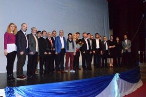 Uzun yol filminin Bursa'daki galasına yoğun ilgi