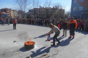 AFAD'dan &ouml;ğrencilere tatbikat