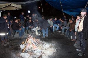 Termik santralde kadro i&ccedil;in eylem yapan taşeron iş&ccedil;iler işten &ccedil;ıkartıldı