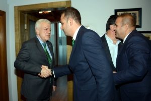 Bursa'da g&ouml;rev yapan hakemler Bursaspor'a ziyarette bulundu