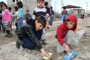 "&Ccedil;ocuklar taş yerine oyuncaklarla oynasın"