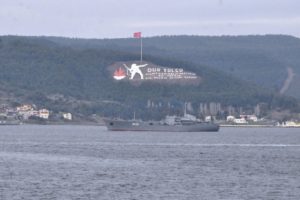 Rus savaş gemisi Boğaz'dan ge&ccedil;ti