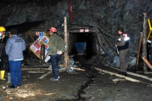 Krom madeninde gaz zehirlenmesi: 2 &ouml;l&uuml;