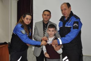 Bursa'da k&uuml;&ccedil;&uuml;k polislere g&uuml;venli kimlik kartı