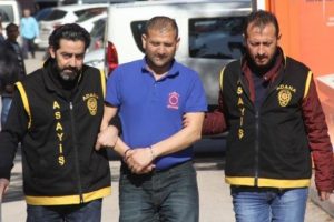 Sahte doktora, &uuml;niversiteli kıza şantajla tecav&uuml;zden 27 yıl hapis istemi