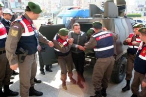 Eşini ve kayınpederini &ouml;ld&uuml;ren sanığın tahliyesi istendi