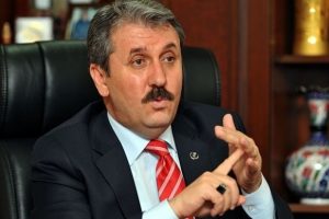 Destici'den h&uuml;k&uuml;mete ve Futbol Federasyonu'na kırmızı kart
