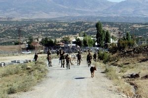 Medeni Yıldırım'ın &ouml;ld&uuml;ğ&uuml; protestoda 50 asker havaya ateş a&ccedil;mış