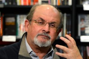 İran'ın 'Salman Rushdie' nefreti bir t&uuml;rl&uuml; dinmiyor
