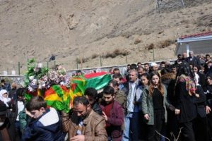 Cizre'de &ouml;len PKK'lı, Hakkari'de toprağa verilirken olay &ccedil;ıktı